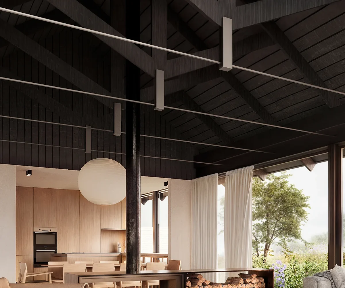 Estar con chimenea a leña y cocina abierta al fondo, bajo cielo de madera oscura